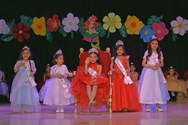 Young pageant participants